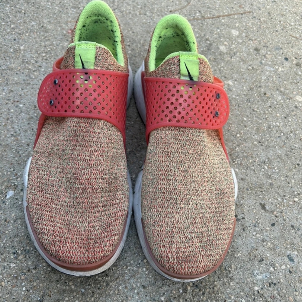 Nike (shoes)